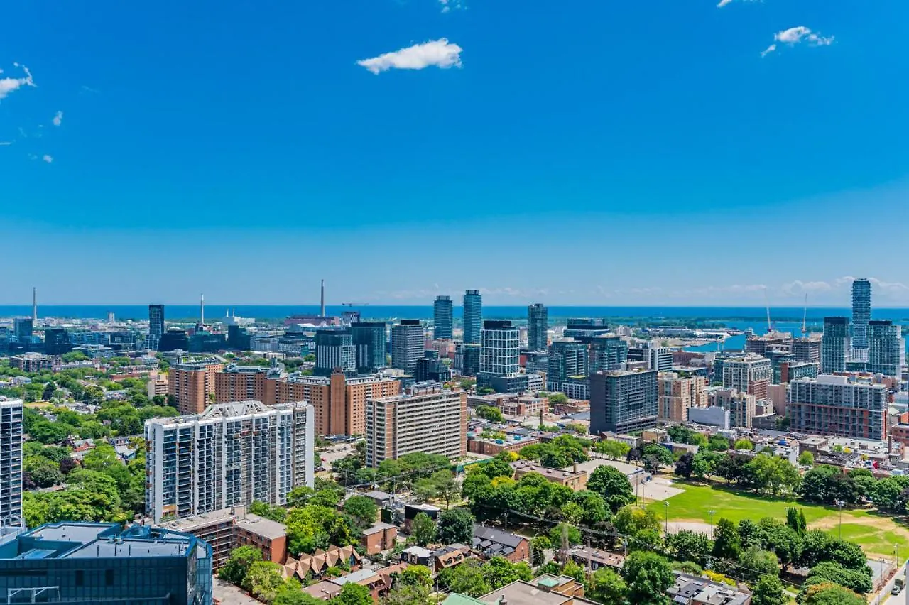 Luxury 2 Bedroom Condo High Floor Close To Eaton Center Toronto Canada