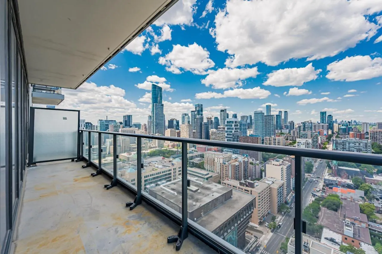 Guest house Luxury 2 Bedroom Condo High Floor Close To Eaton Center Toronto Canada