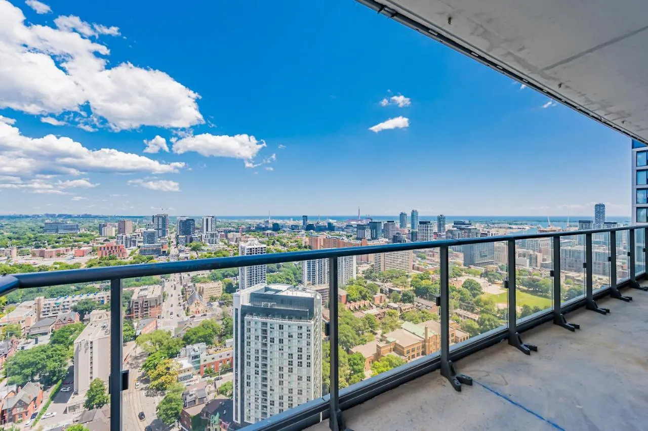 Guest house Luxury 2 Bedroom Condo High Floor Close To Eaton Center Toronto