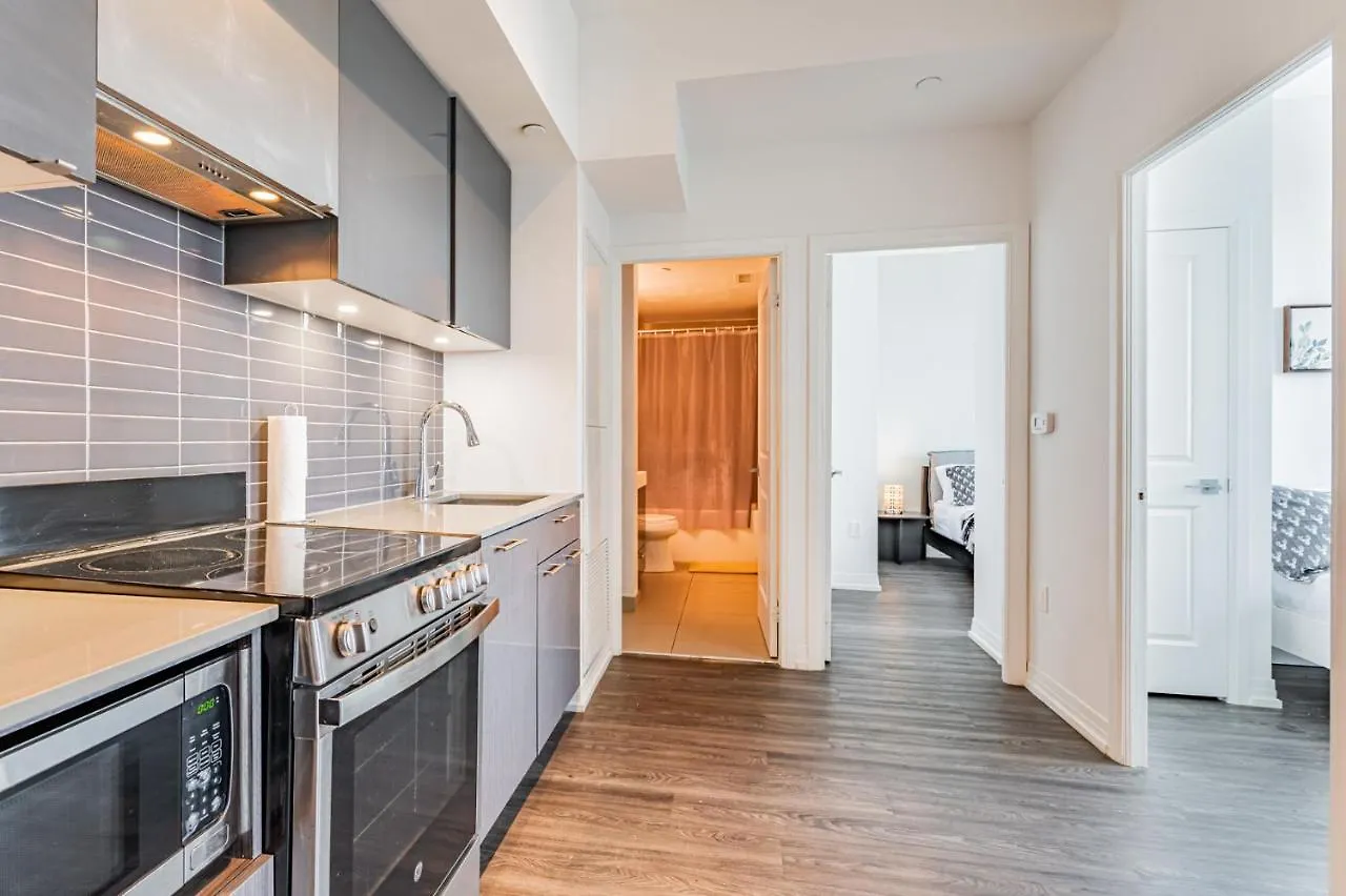 Luxury 2 Bedroom Condo High Floor Close To Eaton Center Toronto
