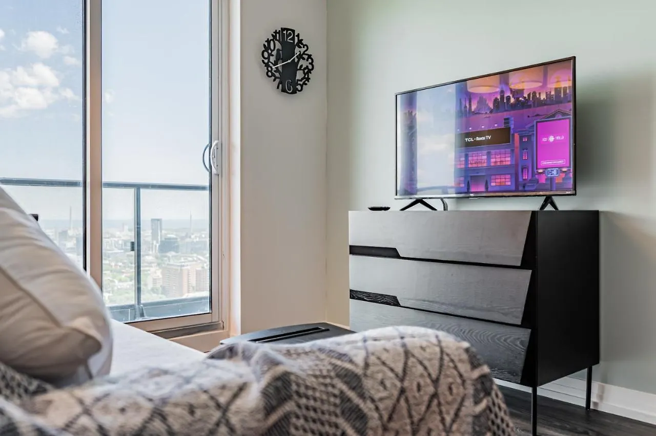 Guest house Luxury 2 Bedroom Condo High Floor Close To Eaton Center Toronto