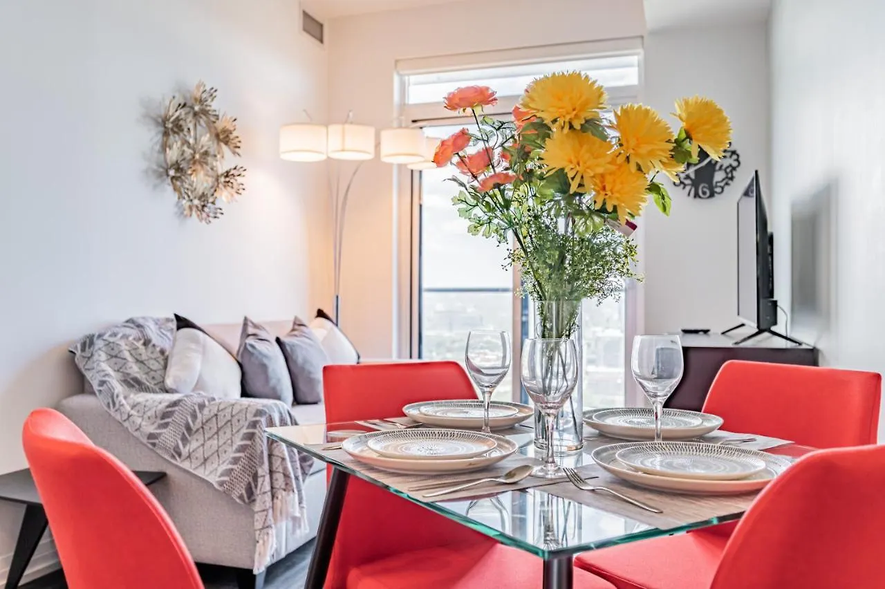 Luxury 2 Bedroom Condo High Floor Close To Eaton Center Toronto Canada