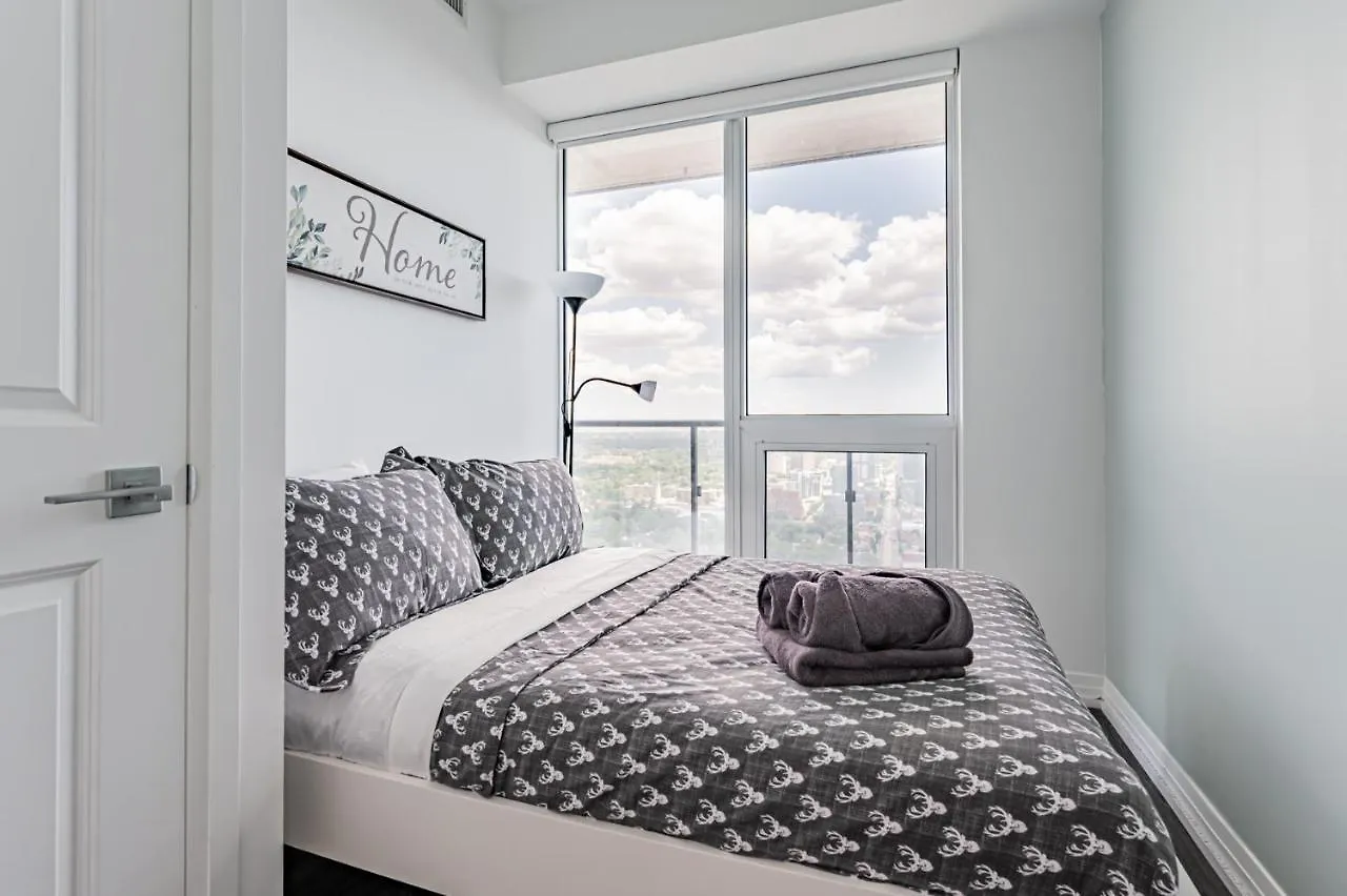 Guest house Luxury 2 Bedroom Condo High Floor Close To Eaton Center Toronto Canada