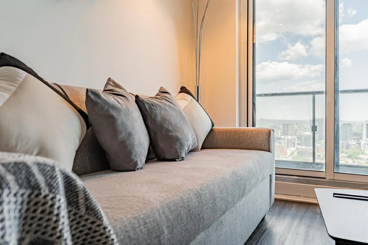 Luxury 2 Bedroom Condo High Floor Close To Eaton Center Toronto