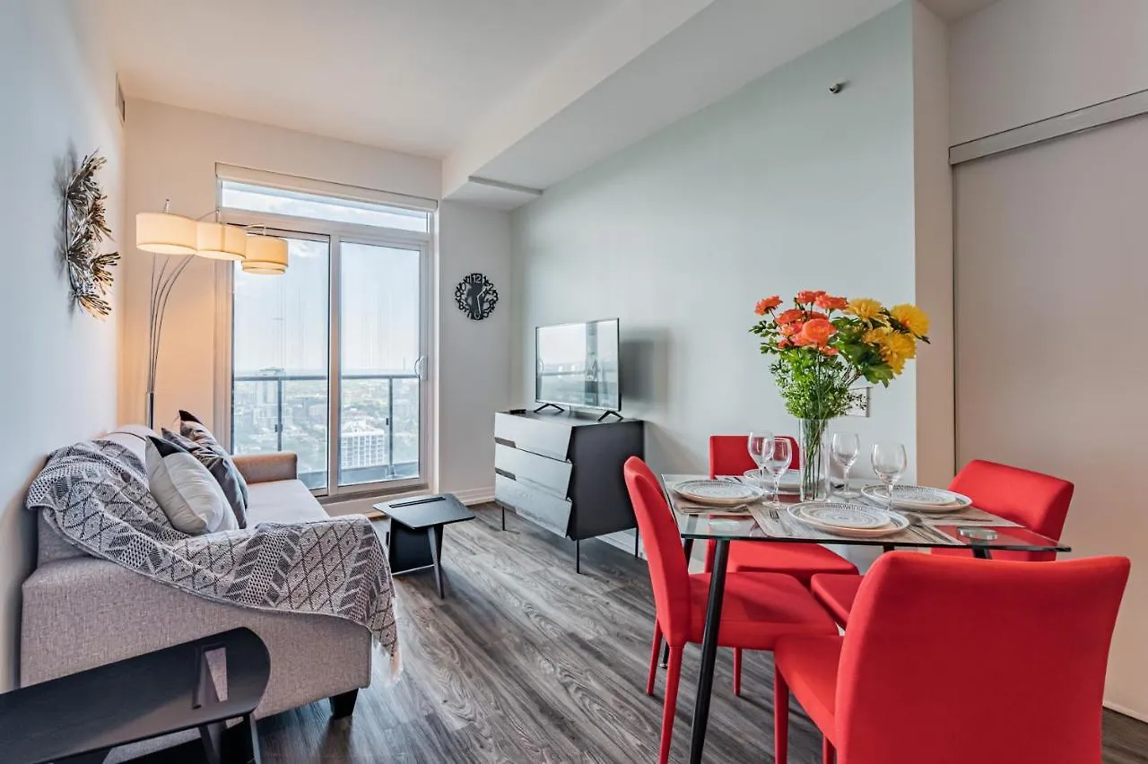 Luxury 2 Bedroom Condo High Floor Close To Eaton Center Toronto Guest house