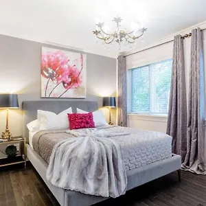 Downtown Luxury Victorian Retreat Guest house